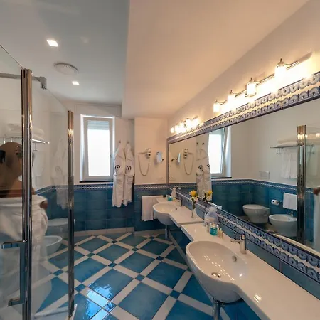 Panorama Hotel 4*