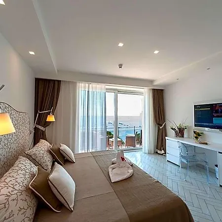 Panorama Hotel 4*